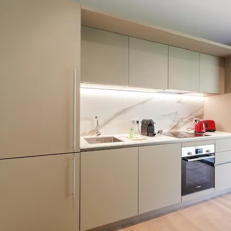Callista Apartment *