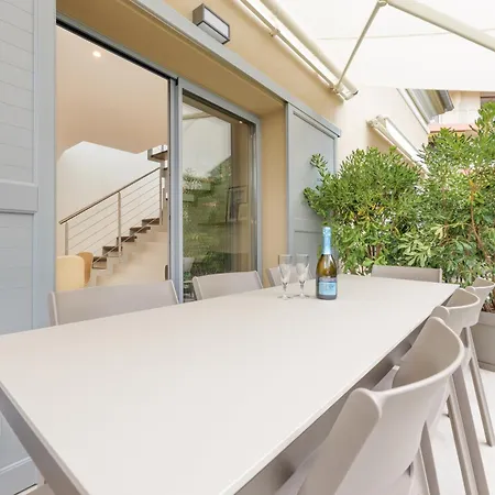 Callista Apartment