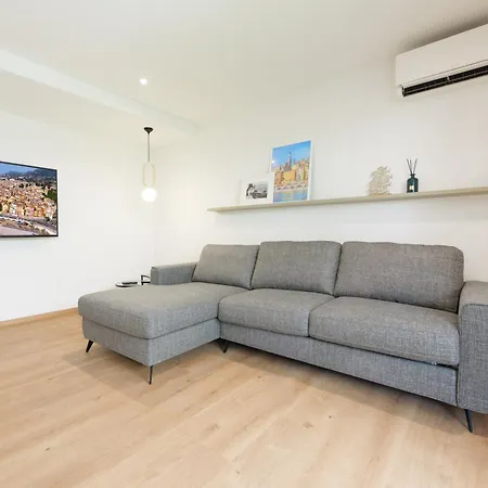 Callista Apartment *