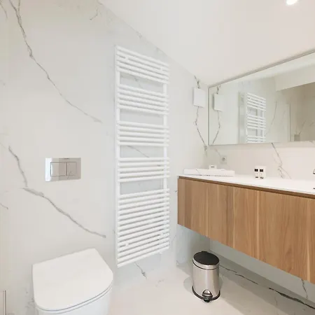 Callista Apartment *